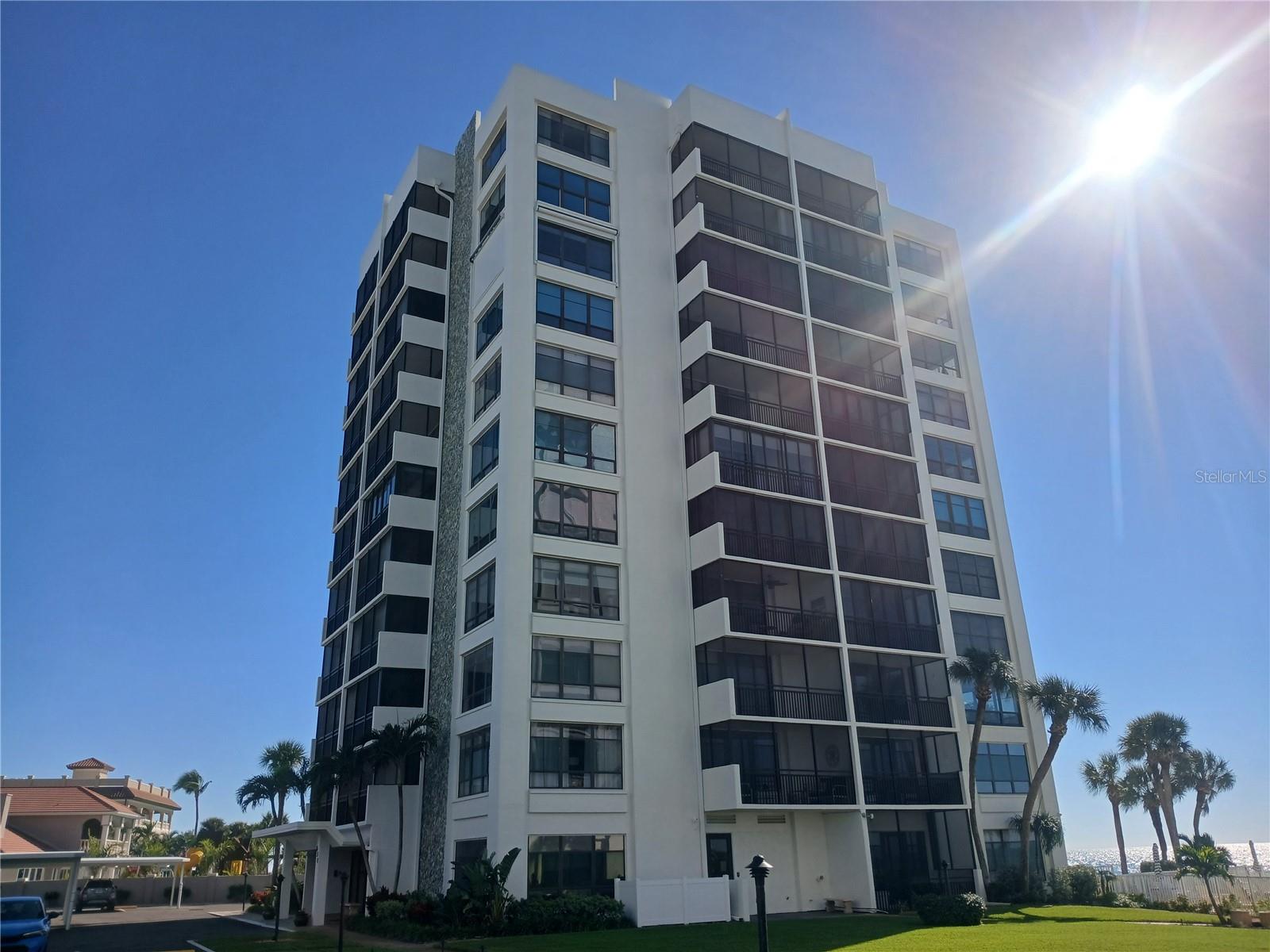 Image 2 of 17 For 631 Alhambra Road 1001