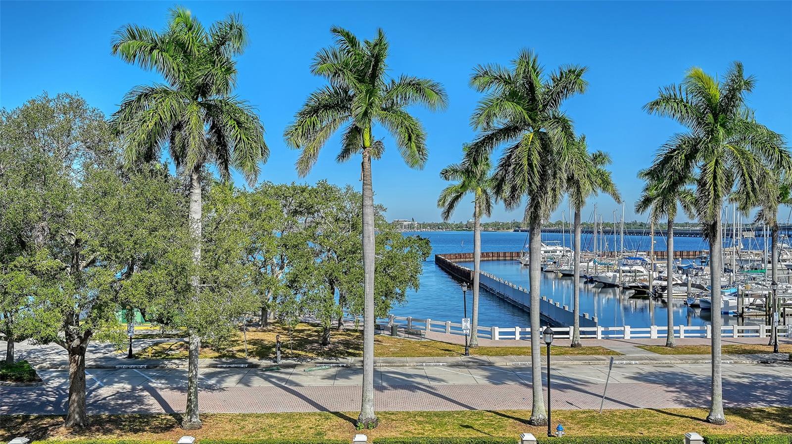 Image 11 of 63 For 1400 1st Avenue W 304