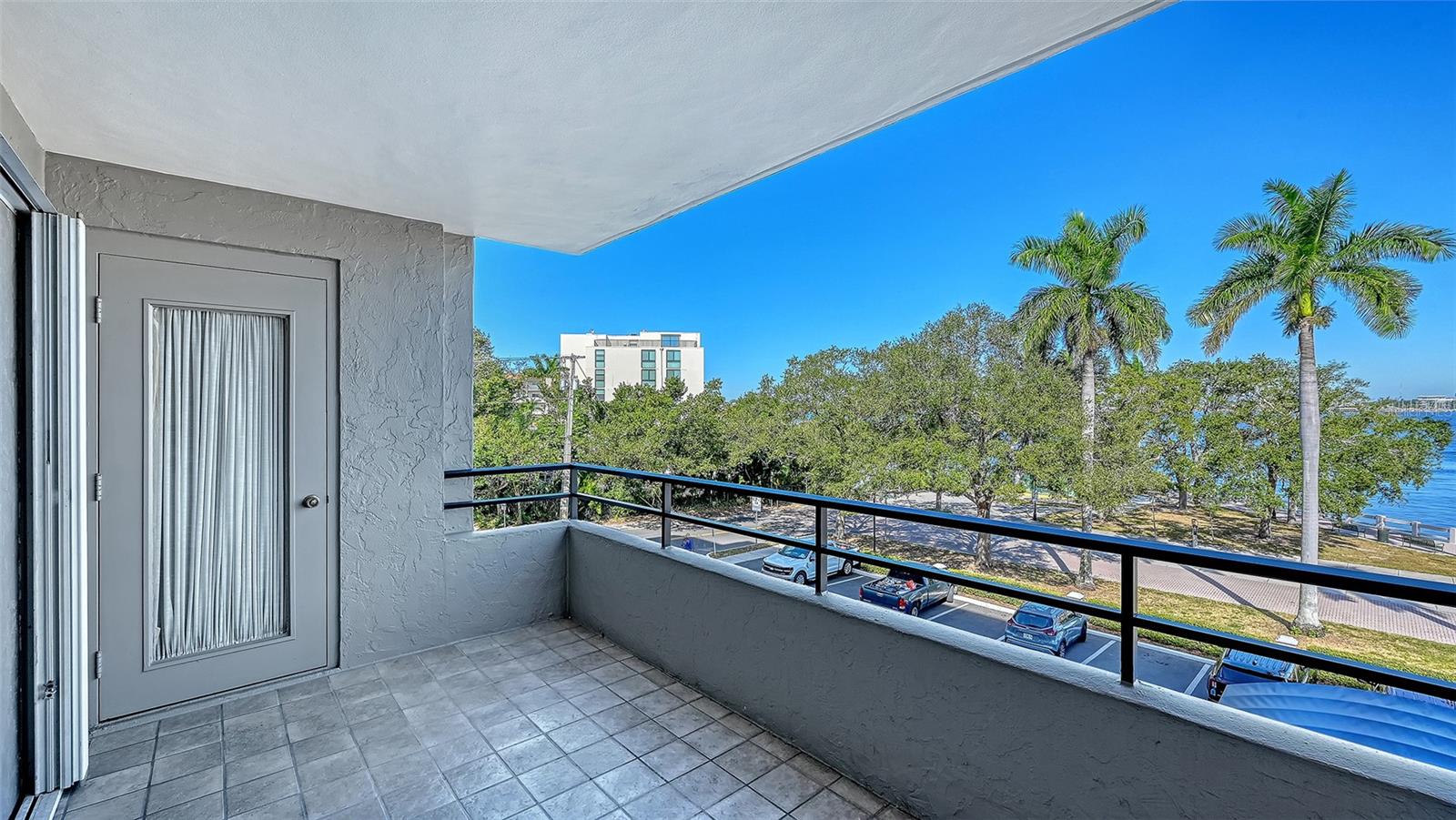 Image 12 of 63 For 1400 1st Avenue W 304