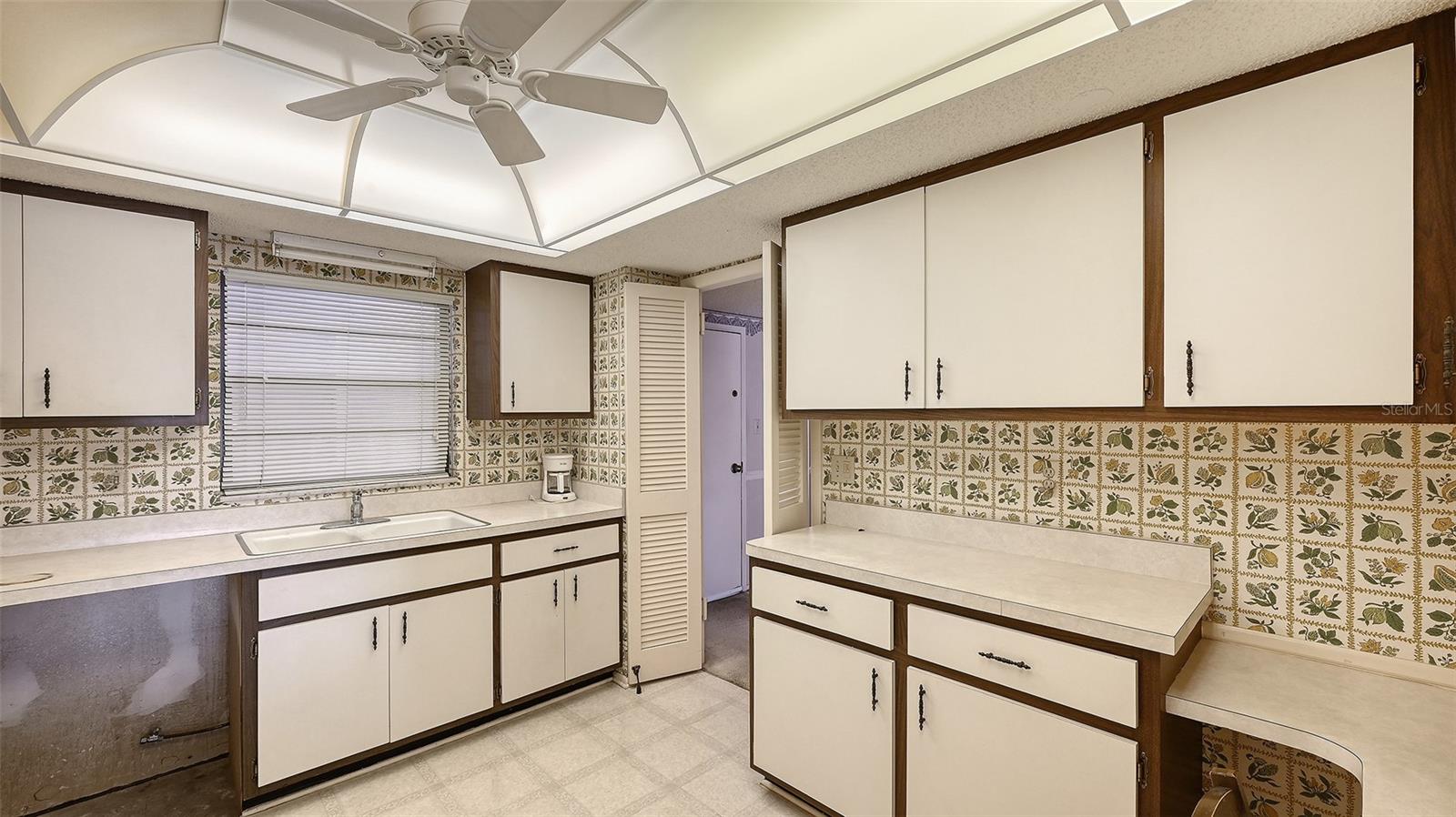 Image 17 of 63 For 1400 1st Avenue W 304