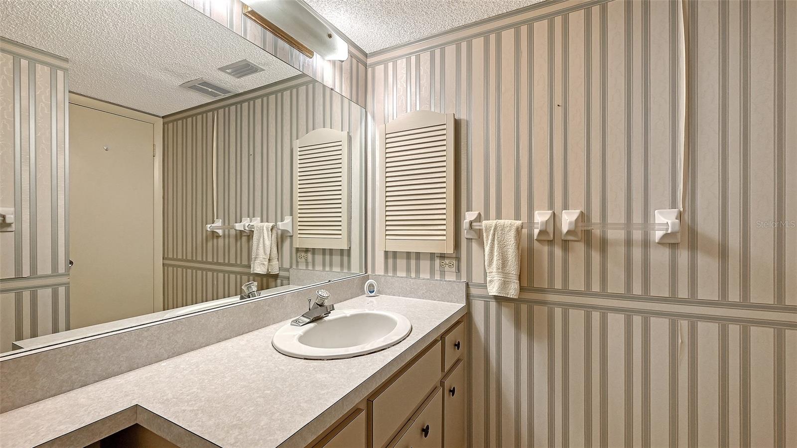 Image 29 of 63 For 1400 1st Avenue W 304