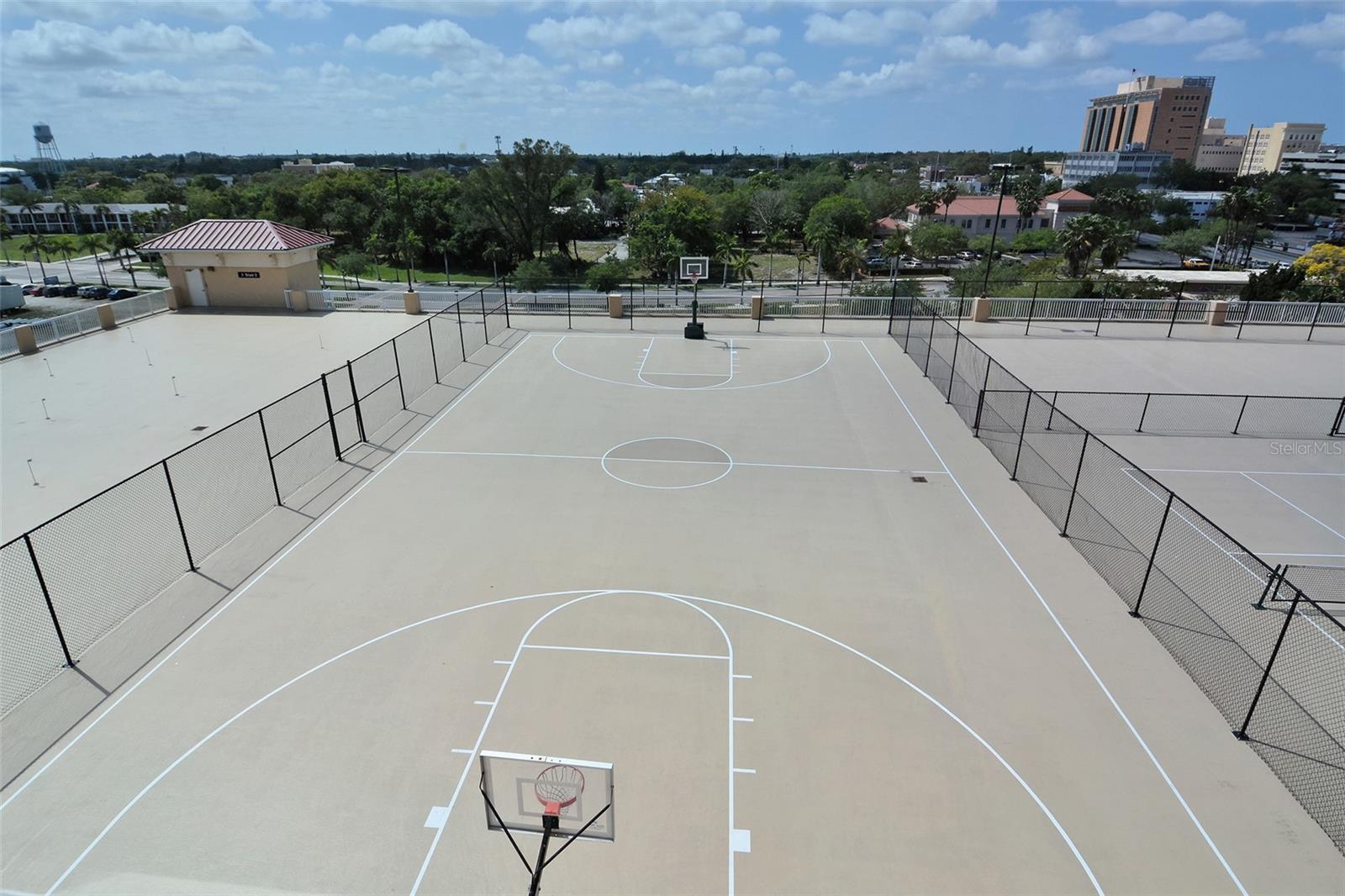 Image 46 of 63 For 1400 1st Avenue W 304