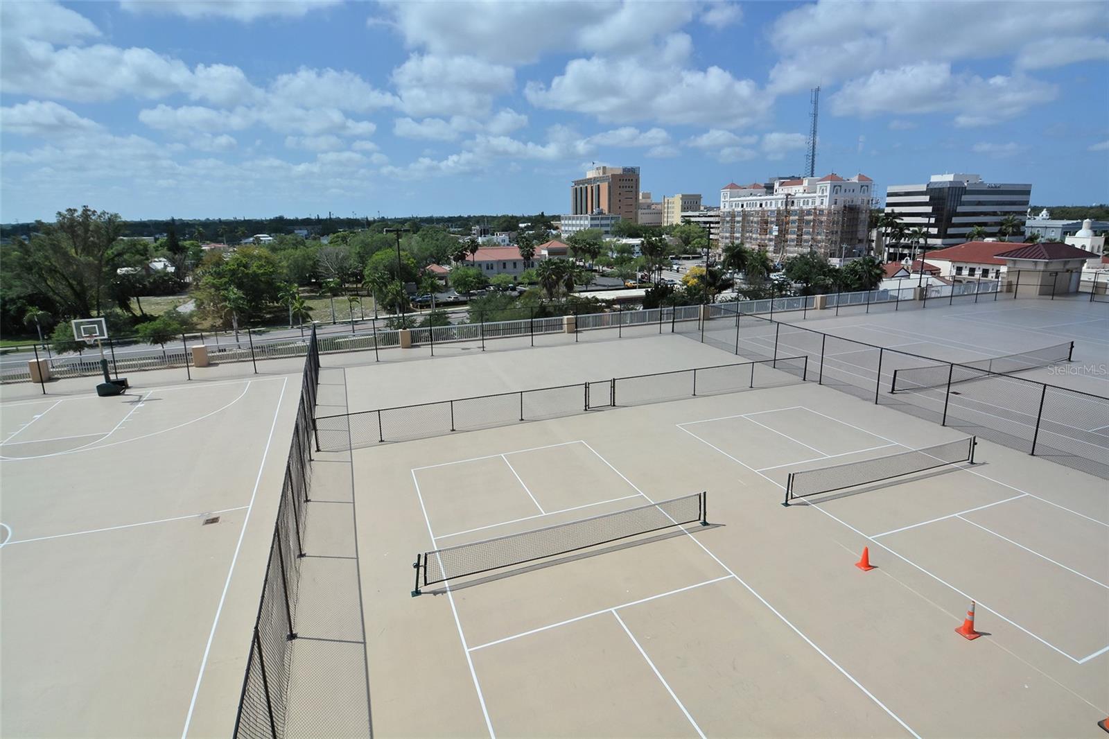 Image 47 of 63 For 1400 1st Avenue W 304