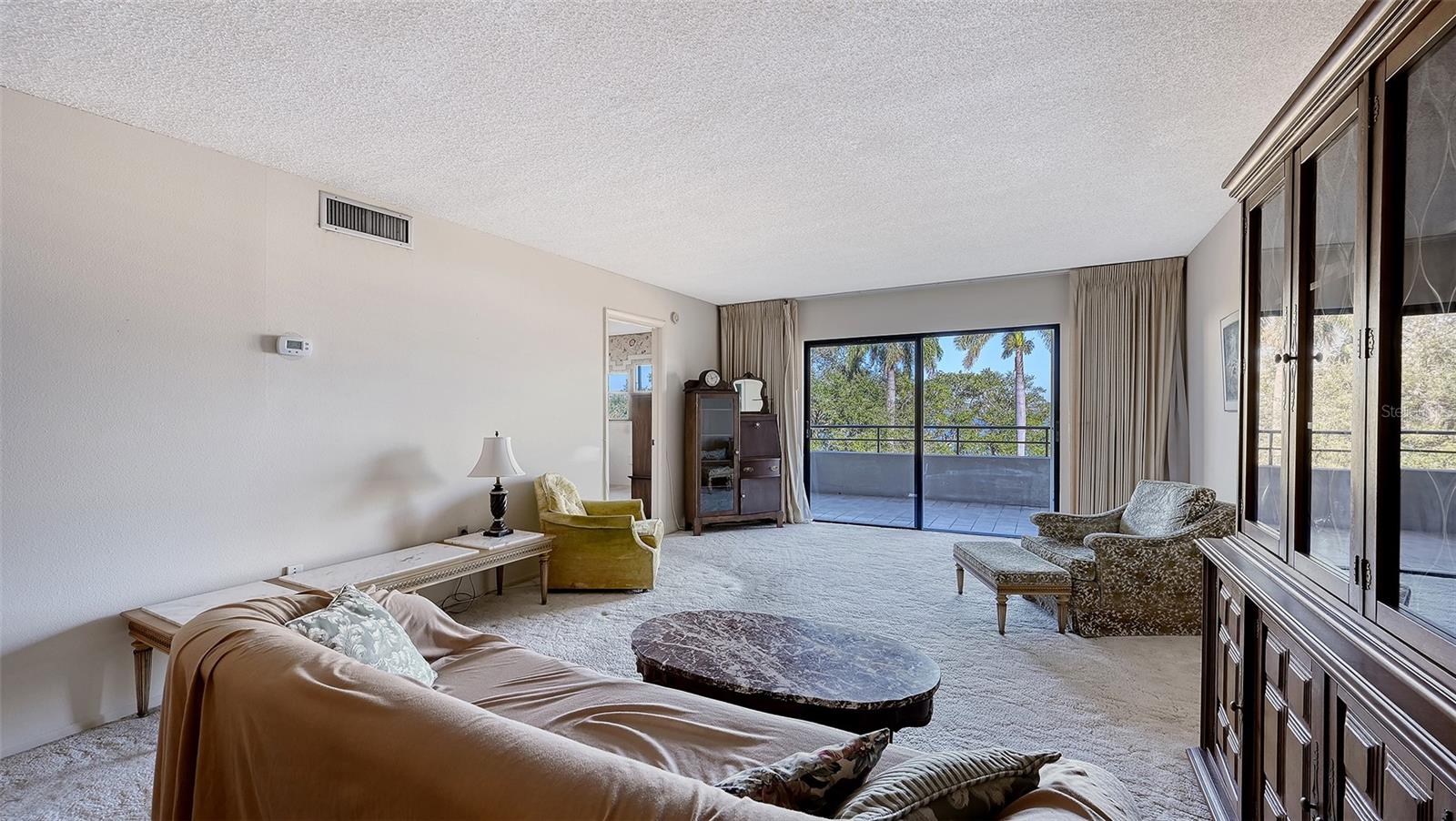 Image 8 of 63 For 1400 1st Avenue W 304