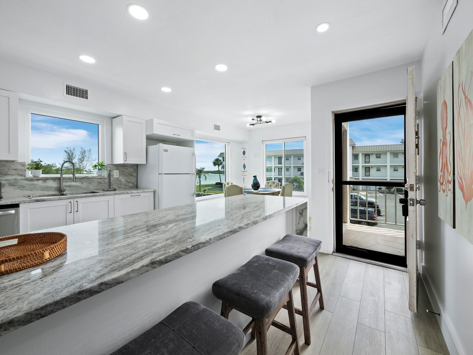 Image 11 of 44 For 3320 Gulf Of Mexico Dr Drive 208c