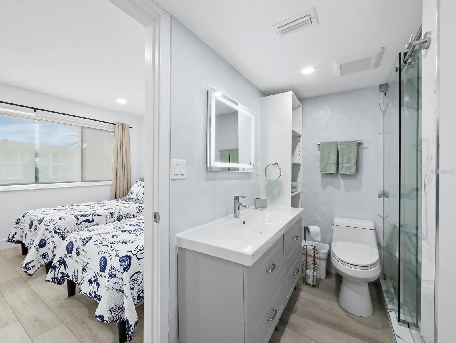 Image 27 of 44 For 3320 Gulf Of Mexico Dr Drive 208c