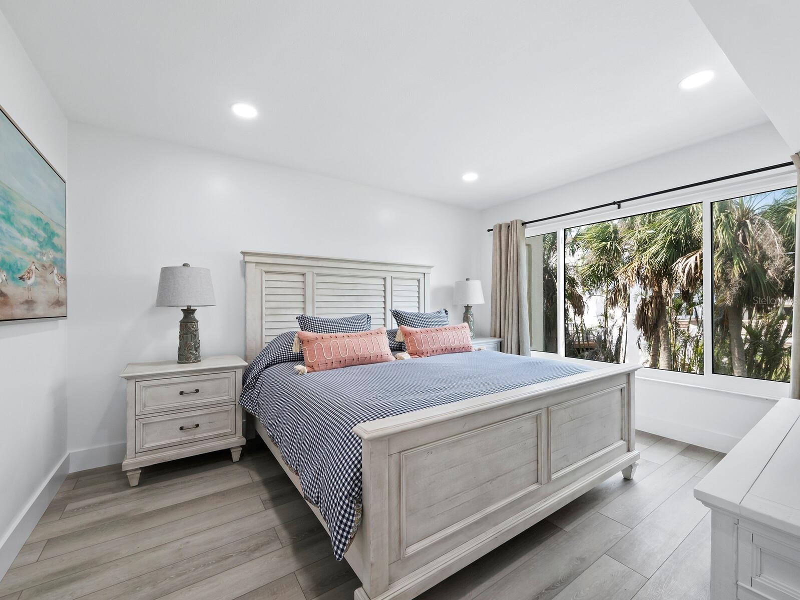 Image 28 of 44 For 3320 Gulf Of Mexico Dr Drive 208c