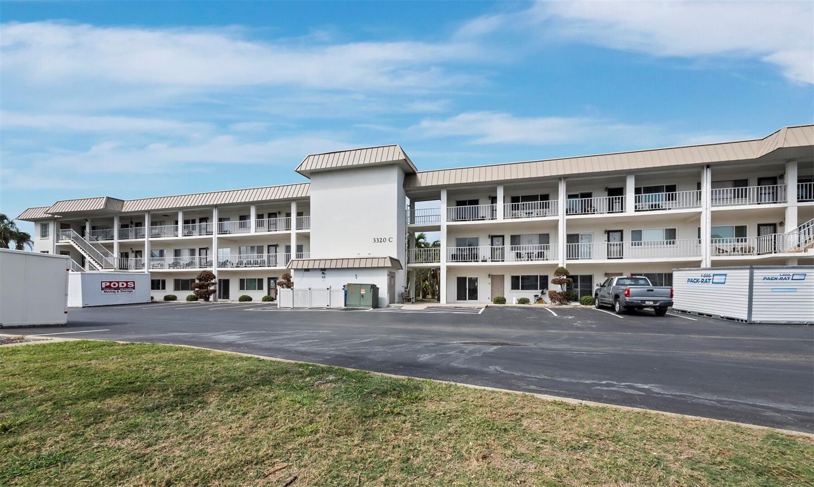 Image 6 of 44 For 3320 Gulf Of Mexico Dr Drive 208c