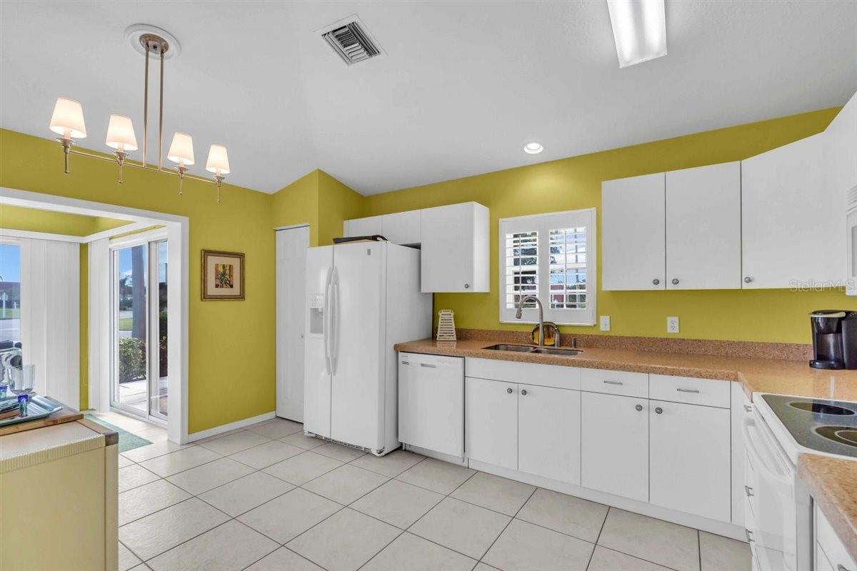 Image 16 of 39 For 2904 Captains Court 2904