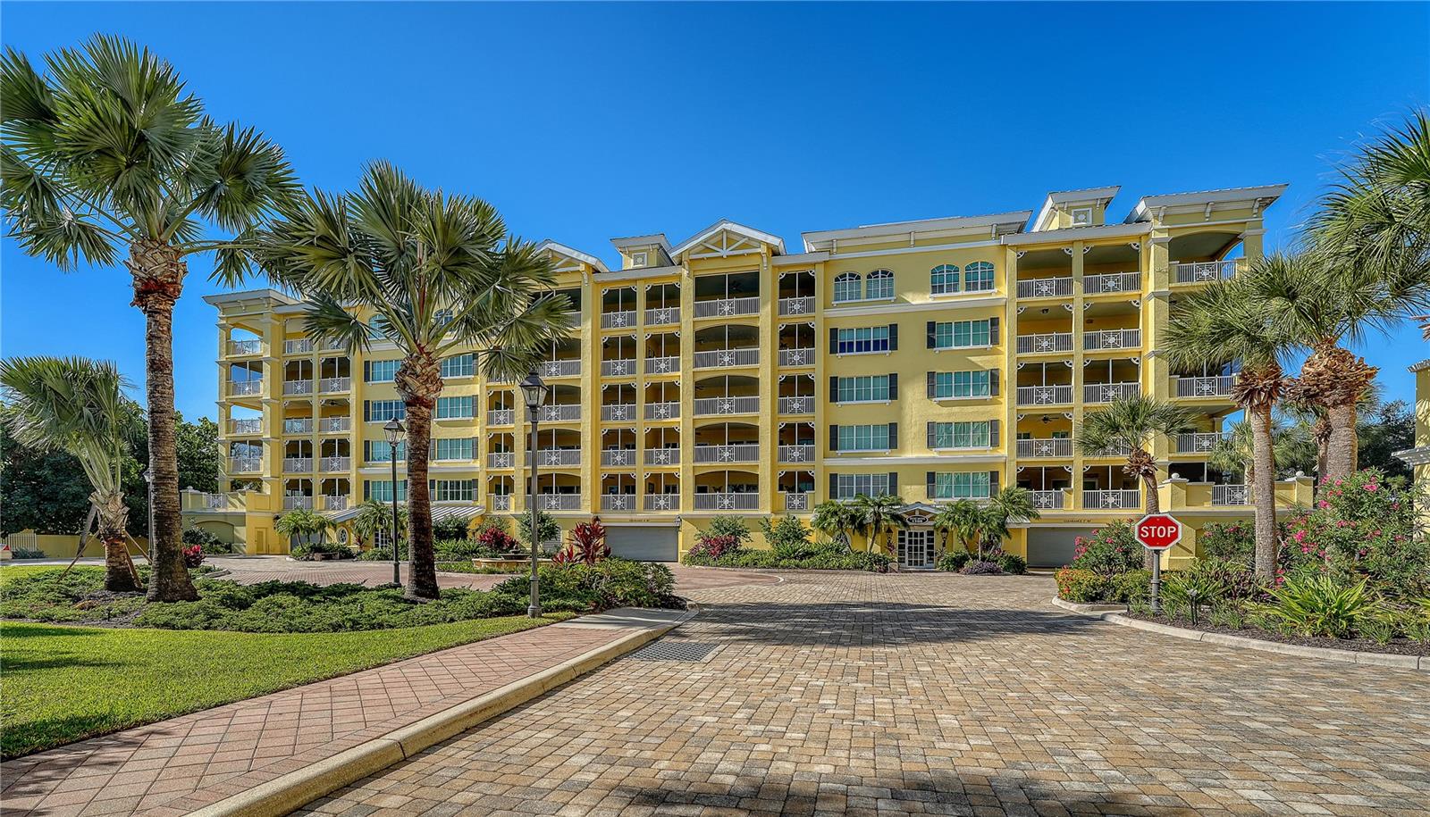 Image 3 of 50 For 1308 Old Stickney Point Road W23