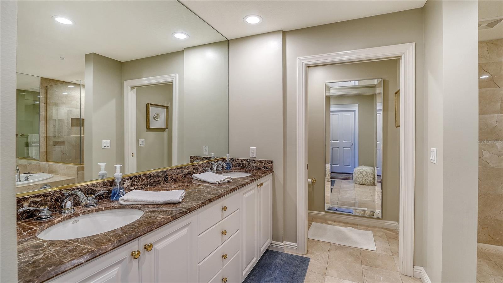 Image 30 of 50 For 1308 Old Stickney Point Road W23