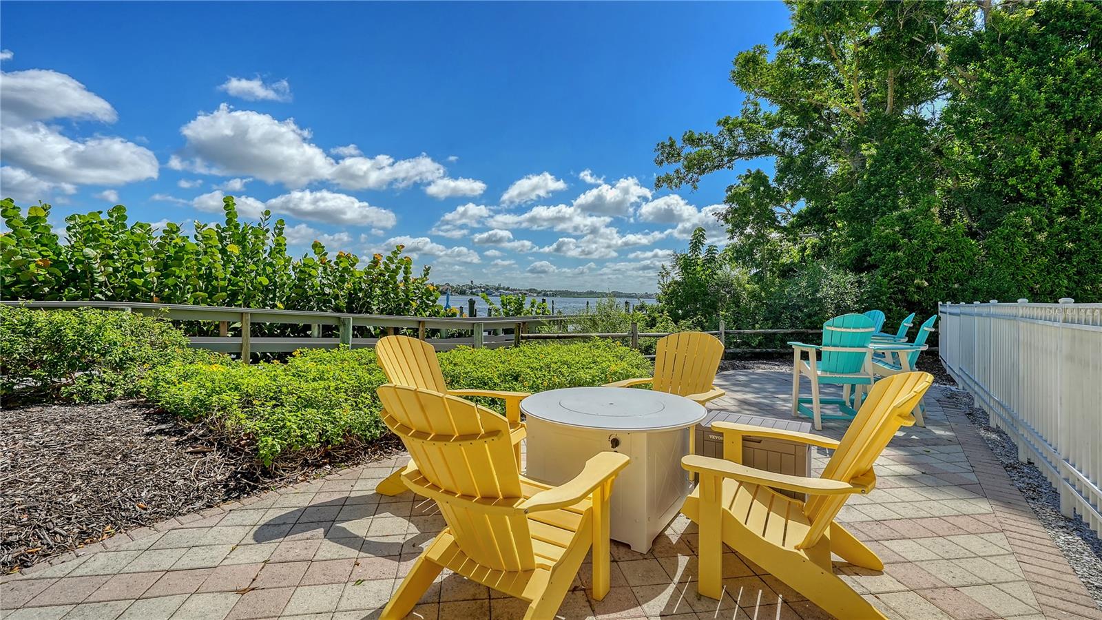 Image 37 of 50 For 1308 Old Stickney Point Road W23