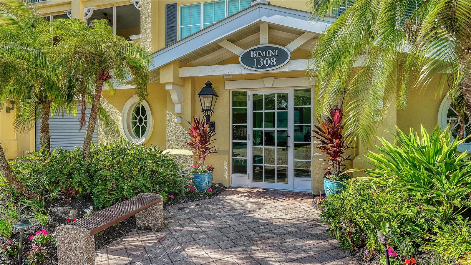 Image 4 of 50 For 1308 Old Stickney Point Road W23