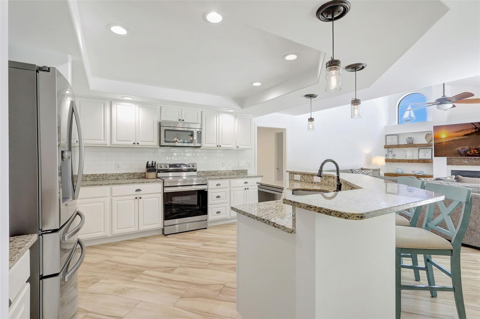 Listing photo id 11 for 4939 Fallcrest Circle