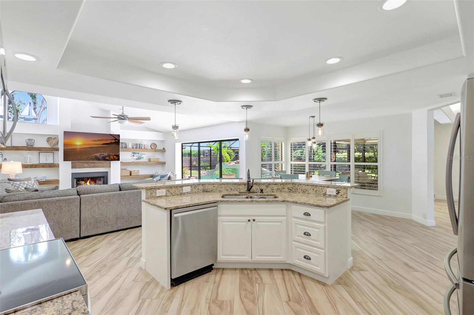 Listing photo id 16 for 4939 Fallcrest Circle