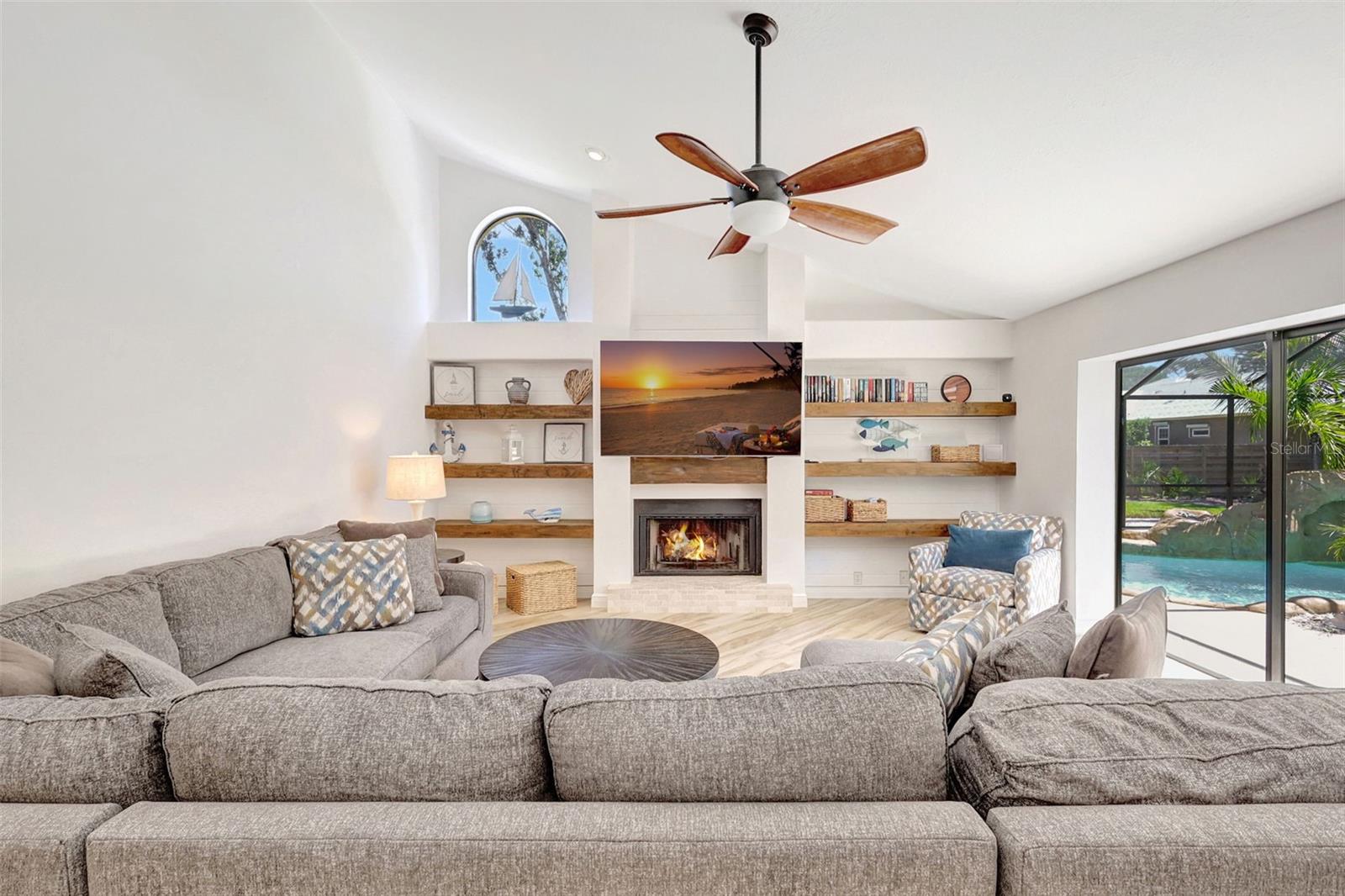 Listing photo id 19 for 4939 Fallcrest Circle