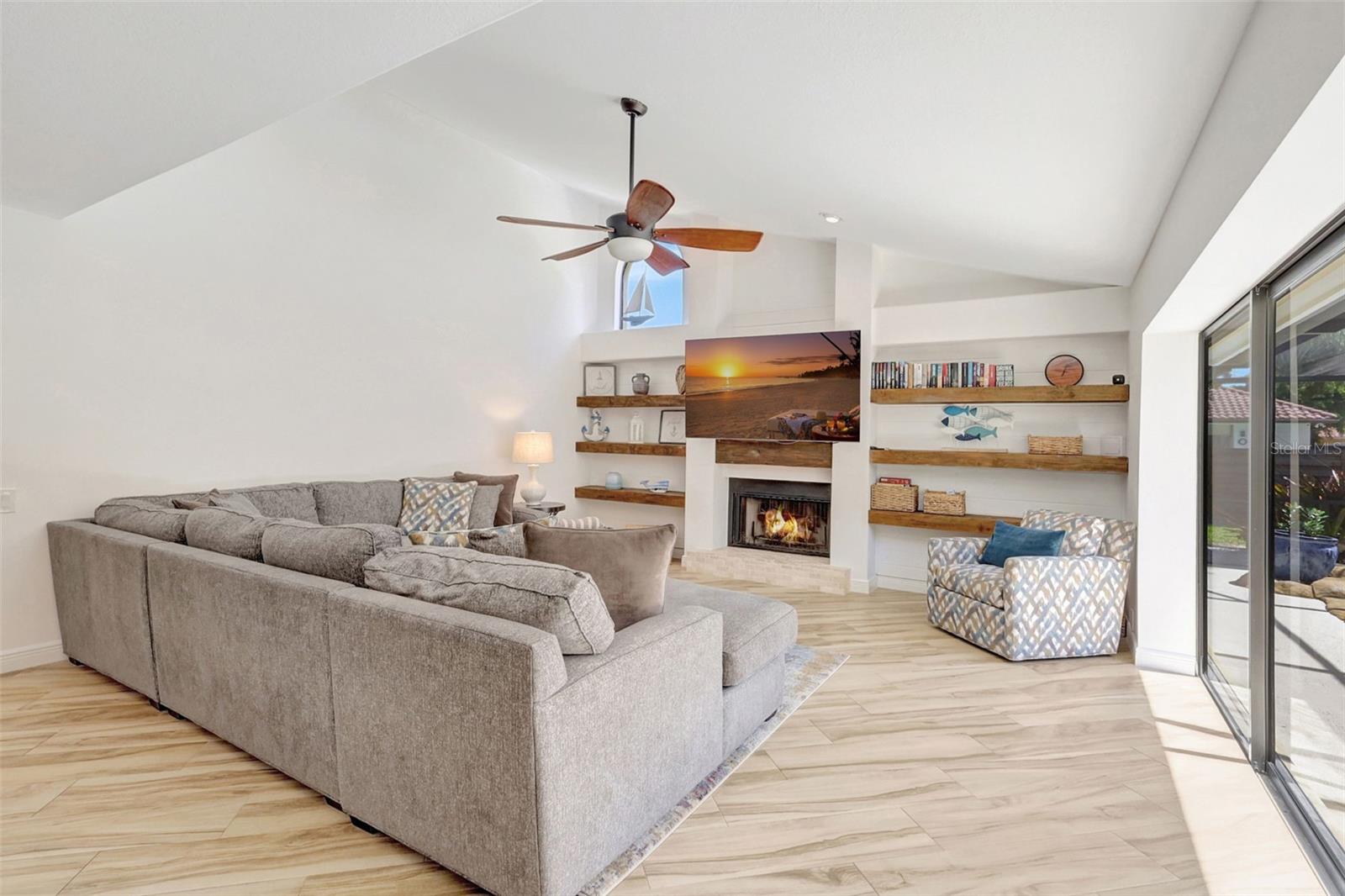 Listing photo id 20 for 4939 Fallcrest Circle