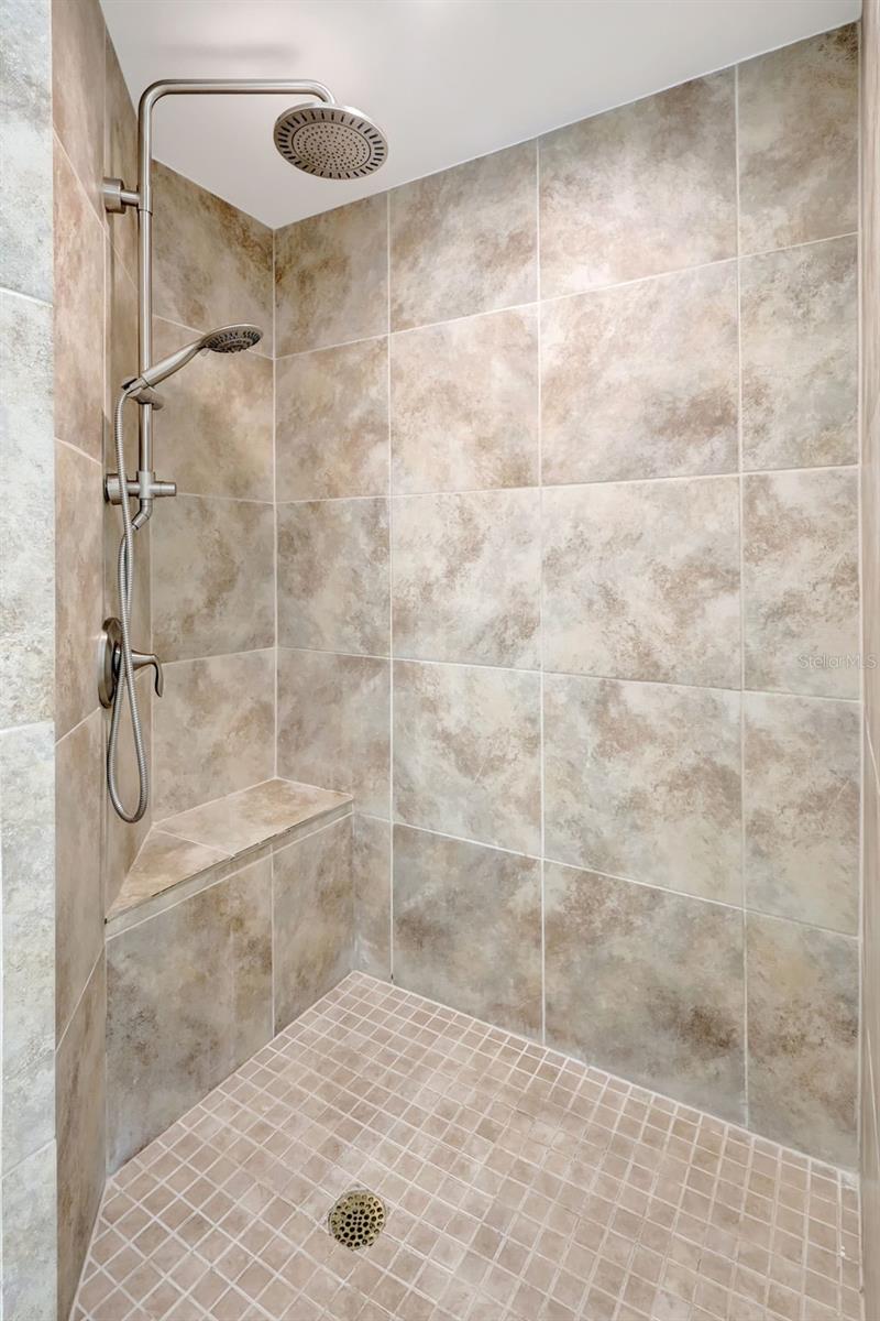 Listing photo id 28 for 4939 Fallcrest Circle