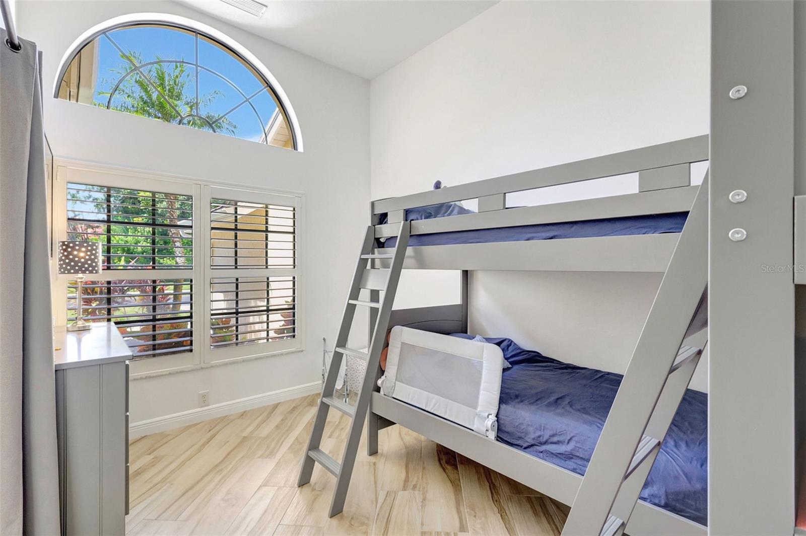 Listing photo id 30 for 4939 Fallcrest Circle