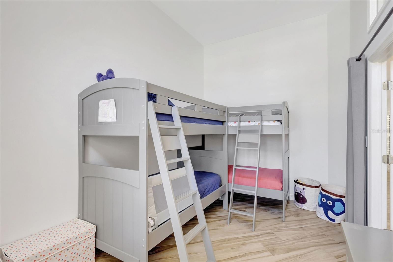 Listing photo id 32 for 4939 Fallcrest Circle