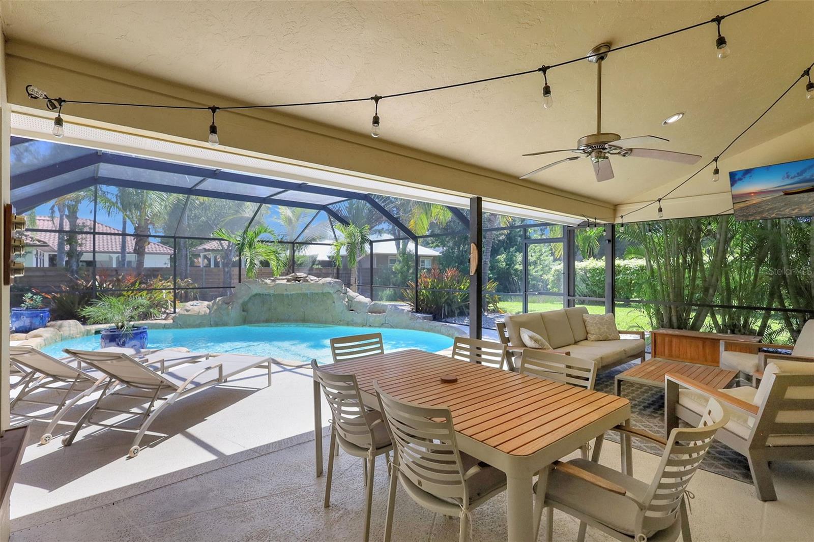 Listing photo id 41 for 4939 Fallcrest Circle