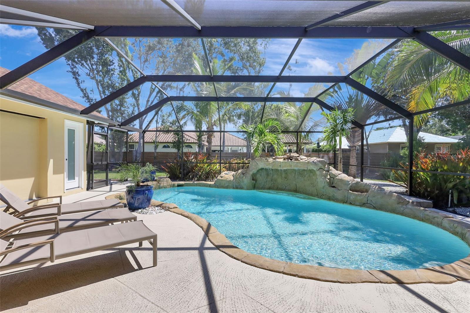 Listing photo id 44 for 4939 Fallcrest Circle