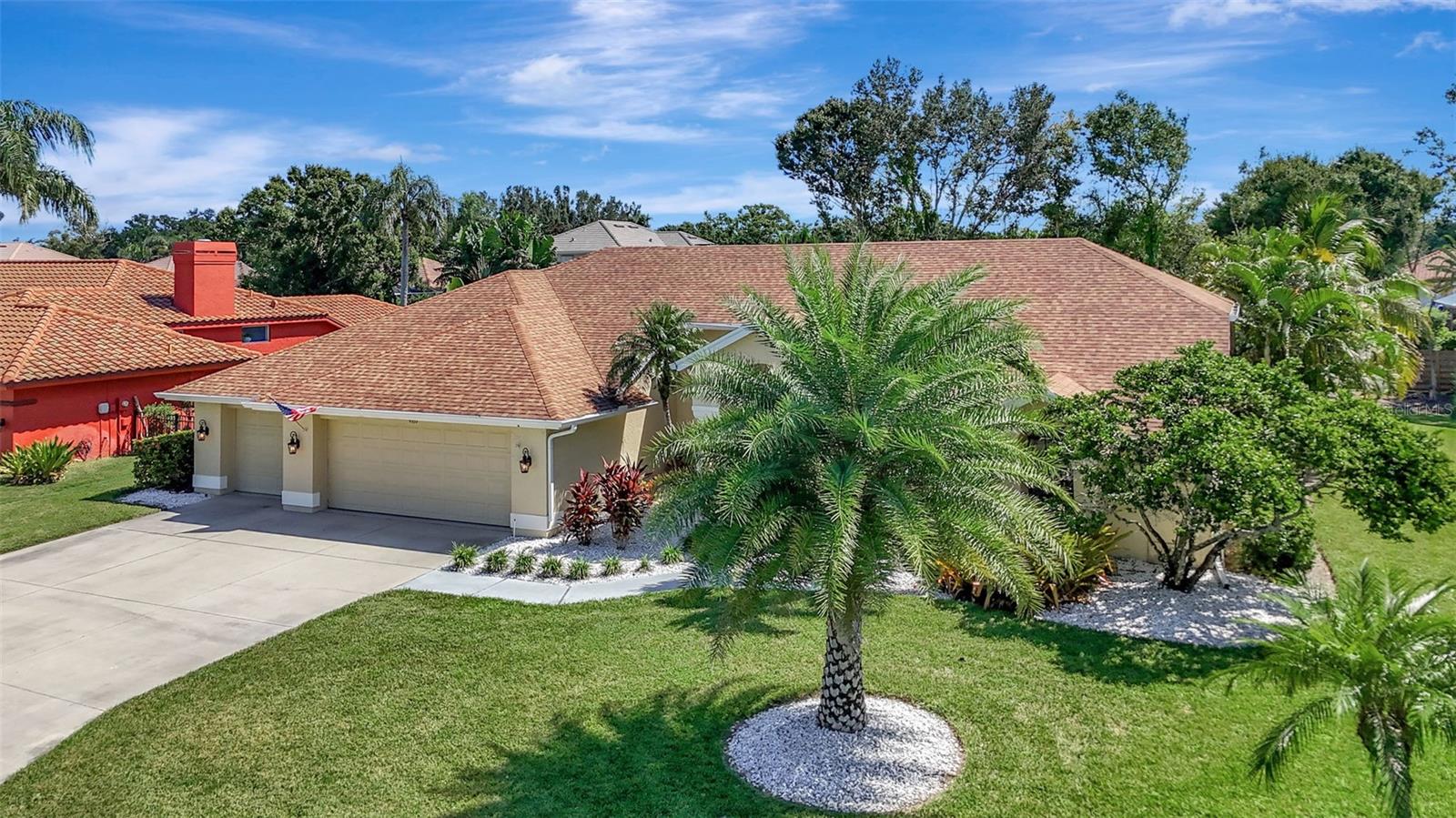 Listing photo id 50 for 4939 Fallcrest Circle