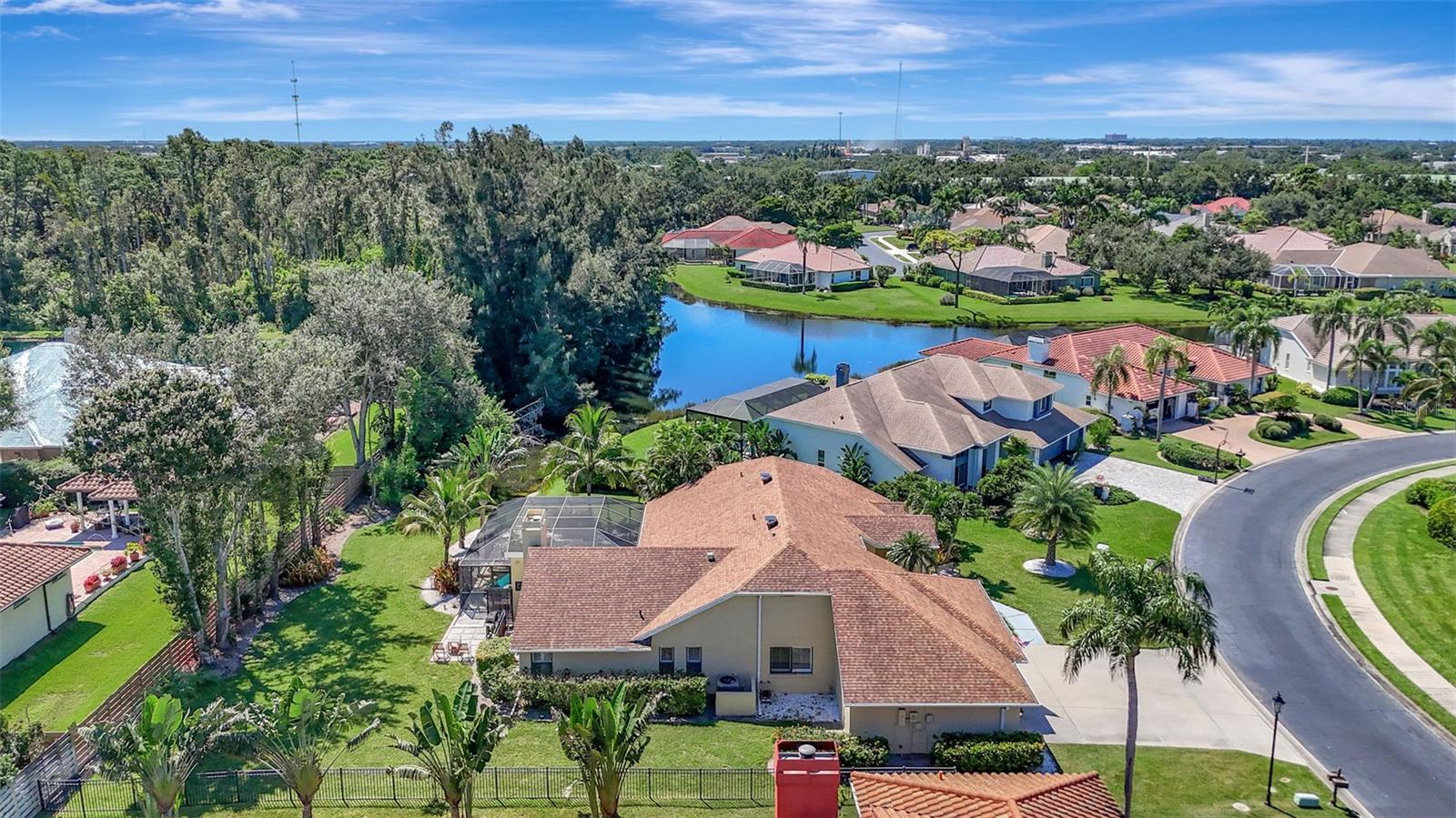 Listing photo id 65 for 4939 Fallcrest Circle