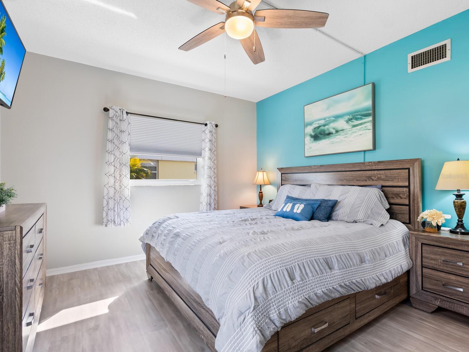 Image 22 of 37 For 5826 Driftwood Place 34