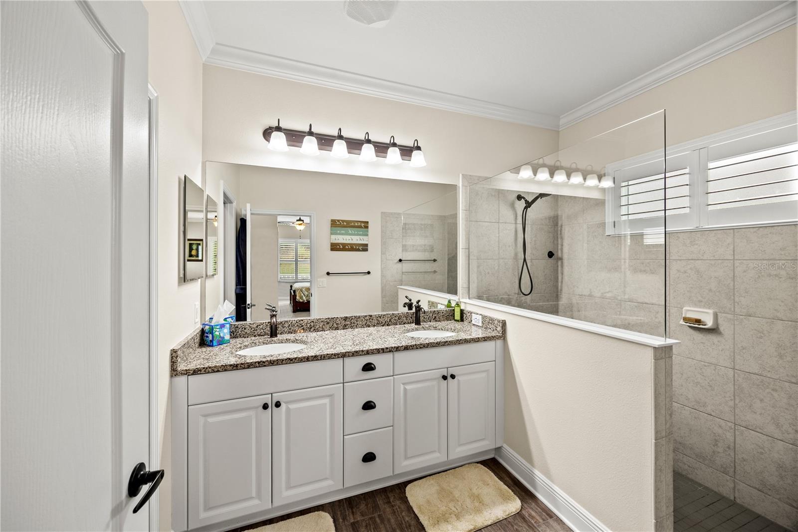 Image 16 of 50 For 7586 Ridgelake Circle