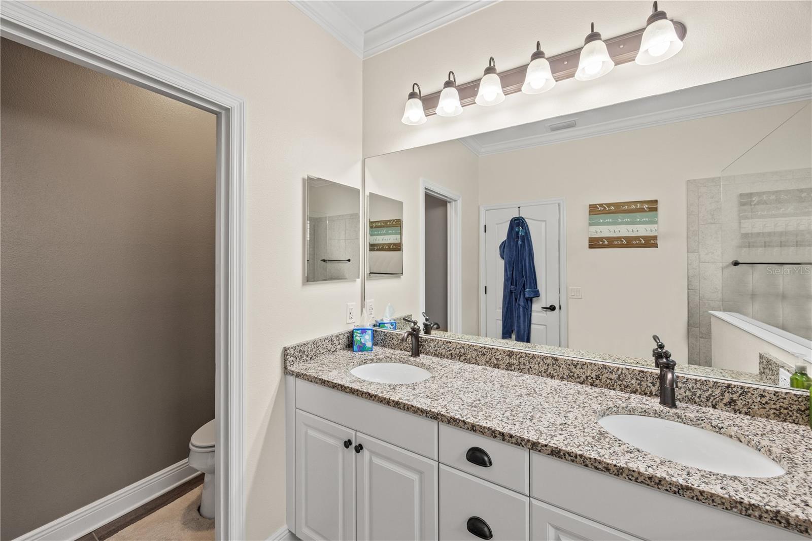 Image 17 of 50 For 7586 Ridgelake Circle