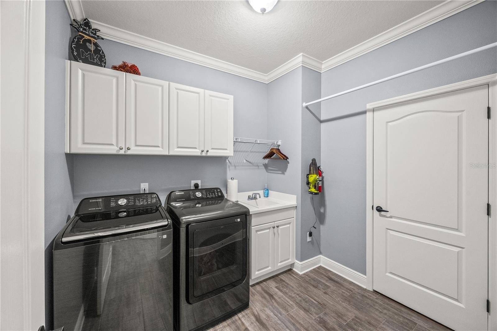 Image 18 of 50 For 7586 Ridgelake Circle