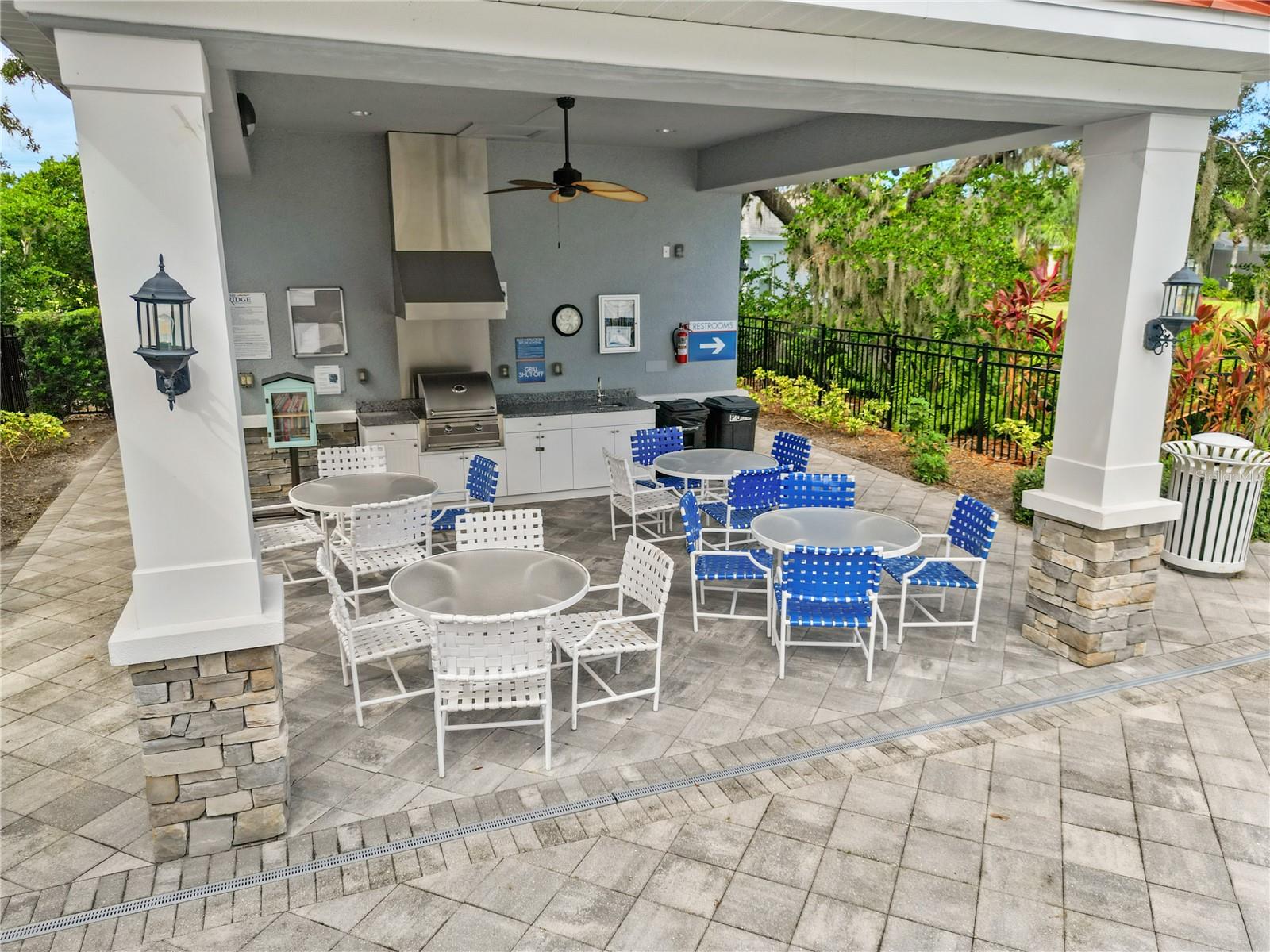 Image 37 of 50 For 7586 Ridgelake Circle