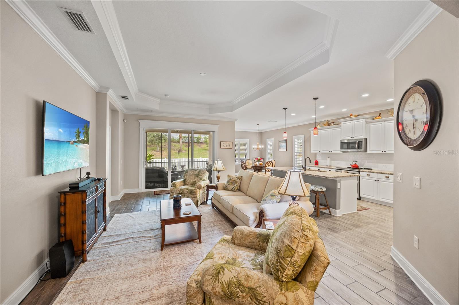 Image 4 of 50 For 7586 Ridgelake Circle