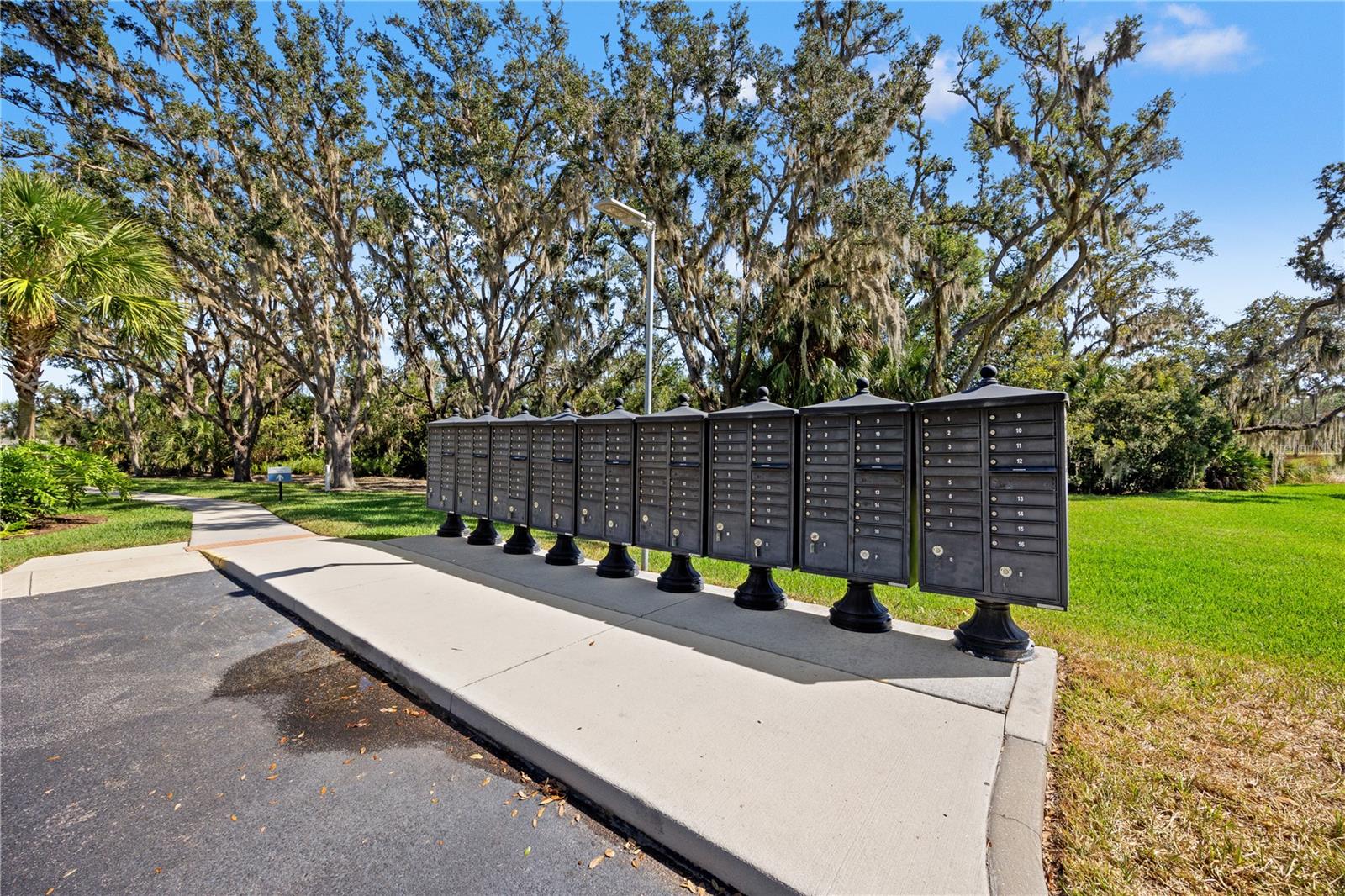 Image 45 of 50 For 7586 Ridgelake Circle