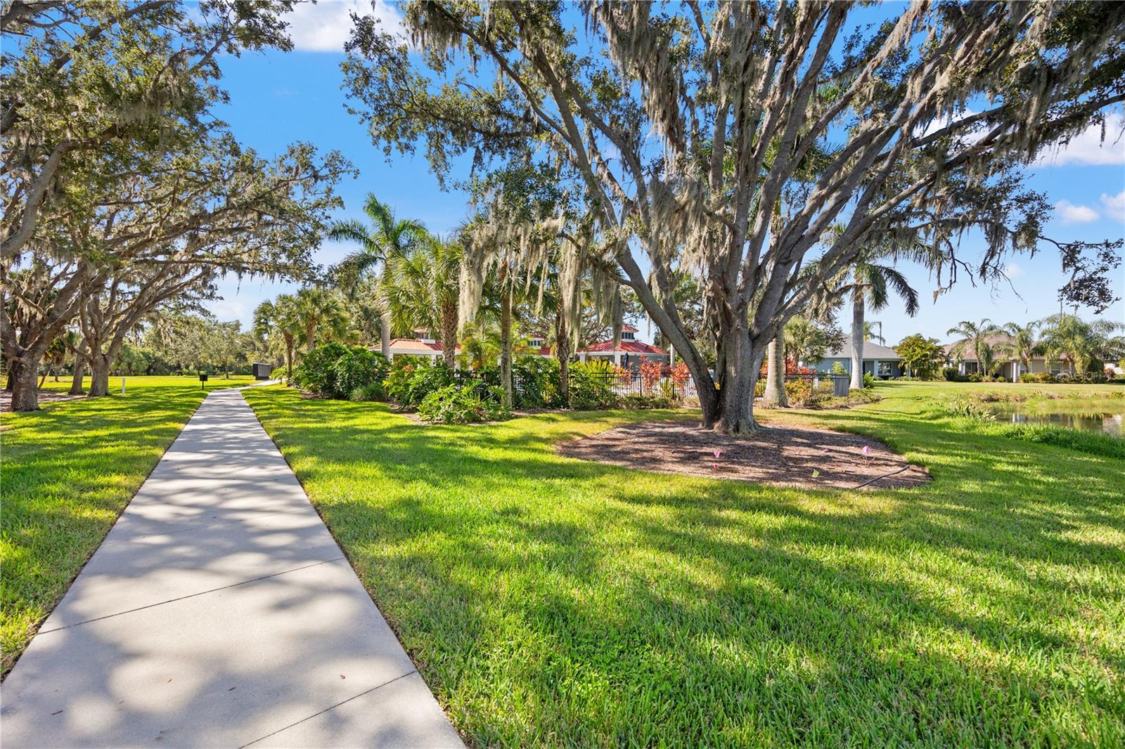 Image 47 of 50 For 7586 Ridgelake Circle