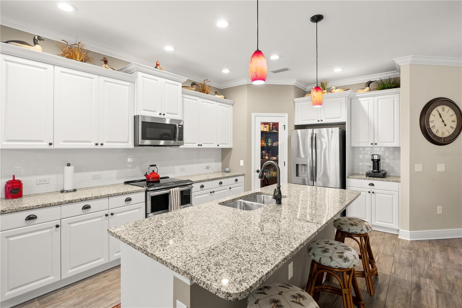 Image 6 of 50 For 7586 Ridgelake Circle