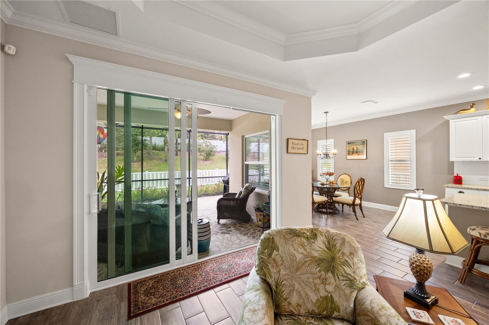 Image 9 of 50 For 7586 Ridgelake Circle