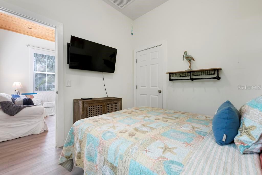 Image 15 of 26 For 559 18th Street E