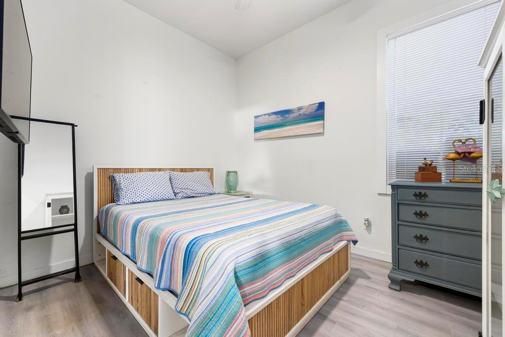 Image 17 of 26 For 559 18th Street E