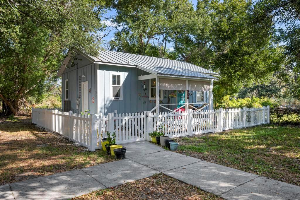 Image 3 of 26 For 559 18th Street E