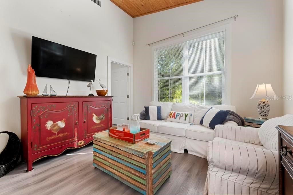 Image 4 of 26 For 559 18th Street E