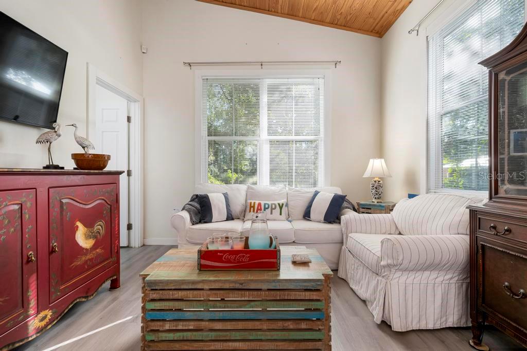 Image 5 of 26 For 559 18th Street E