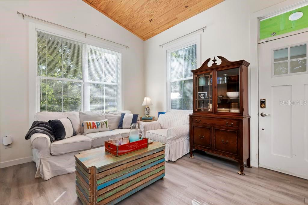 Image 6 of 26 For 559 18th Street E