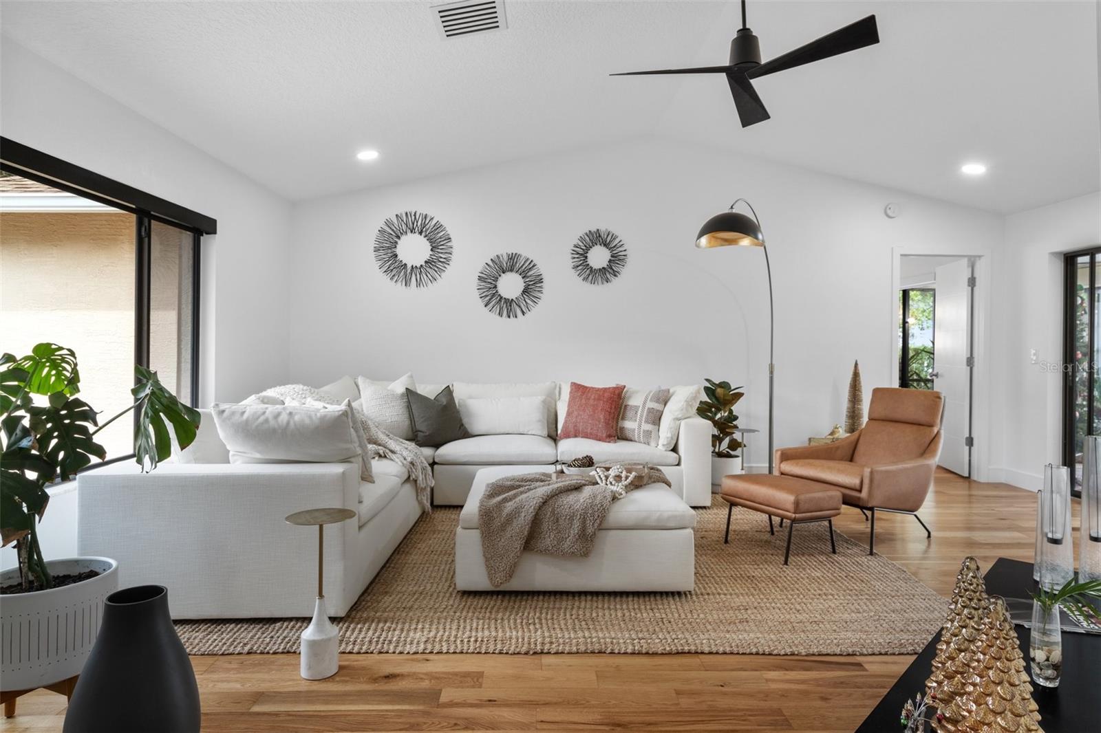 Image 3 of 40 For 8089 Wysocki Court