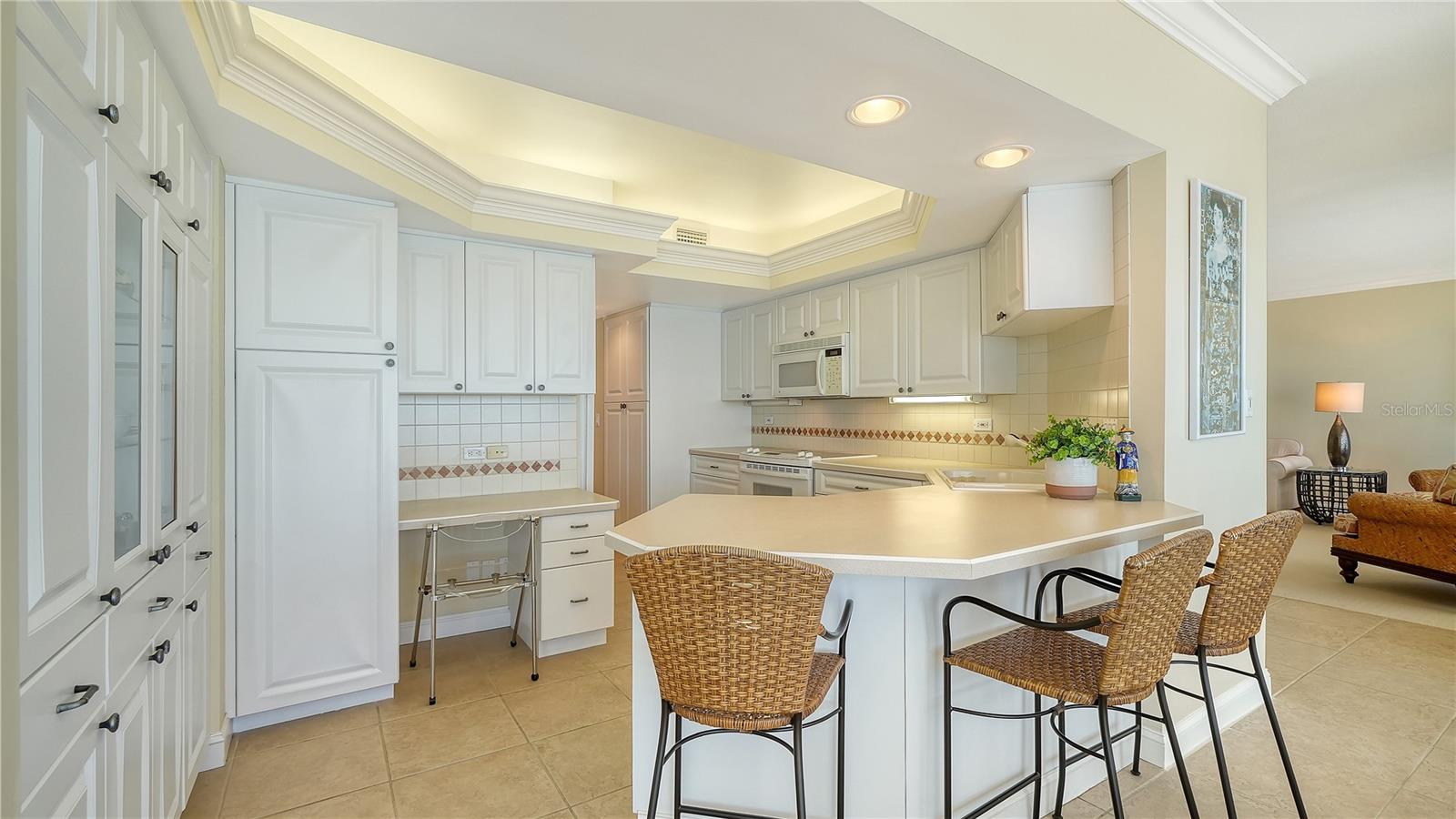 Image 11 of 41 For 603 Longboat Club Road 402n