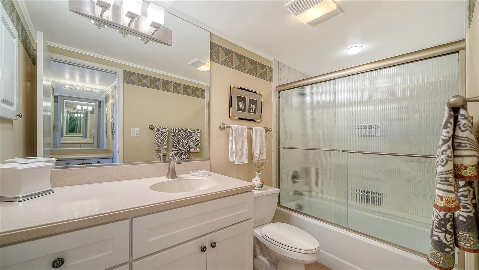 Image 16 of 41 For 603 Longboat Club Road 402n