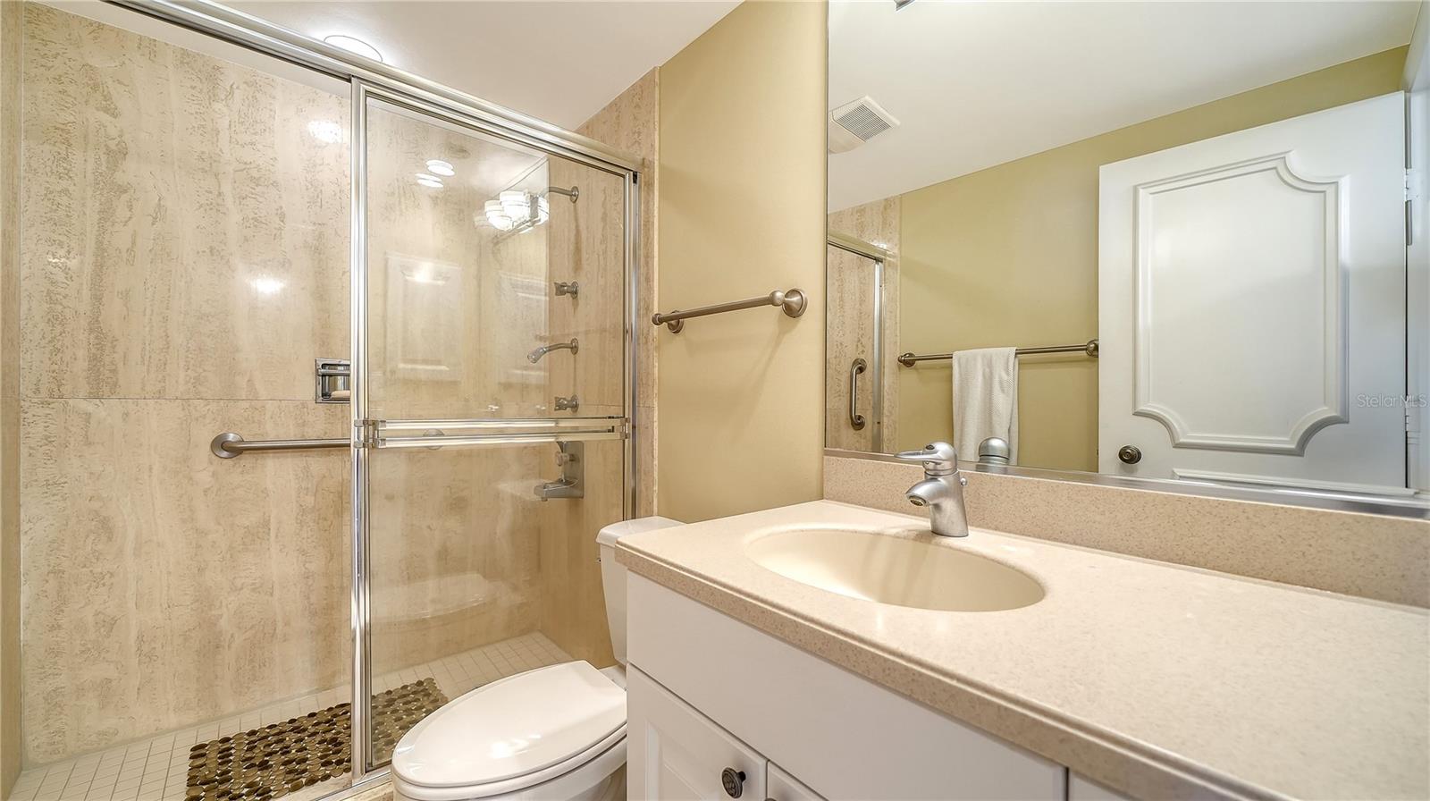 Image 19 of 41 For 603 Longboat Club Road 402n