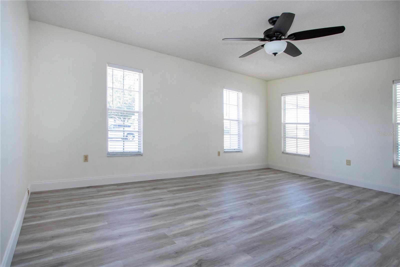 Image 17 of 93 For 3807 Joyce Drive