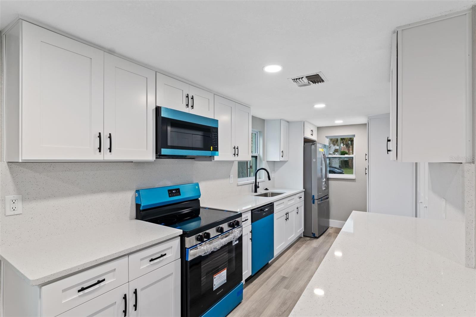 Image 10 of 34 For 8030 Gulf Way